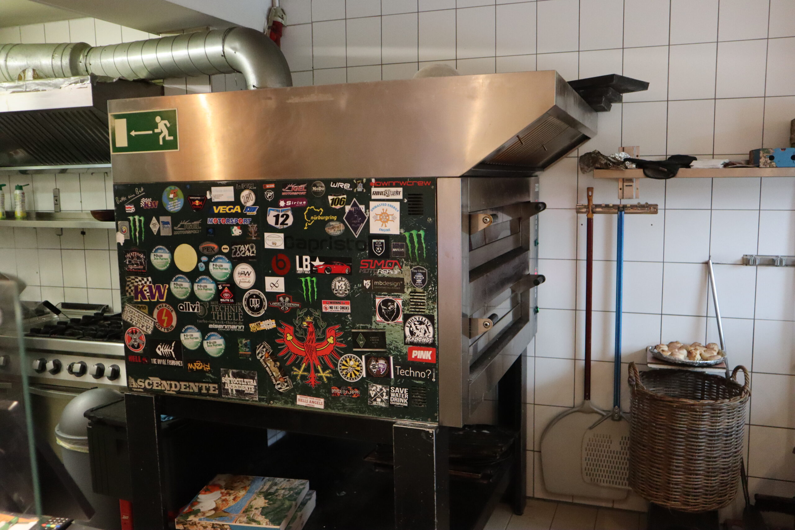 Steinofen Pizzeria Il Genio - Authentische Pizza Karken